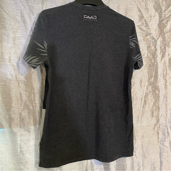 RMO Men’s color block tee shirt SZ S GUC, with leaf pattern nice - Picture 5 of 6